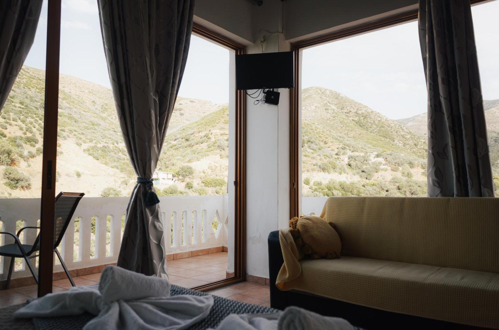 Lefteris Rooms Kámbos Екстериор снимка